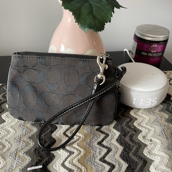 Small coach wristlet with ice blue interior - Picture 1 of 3